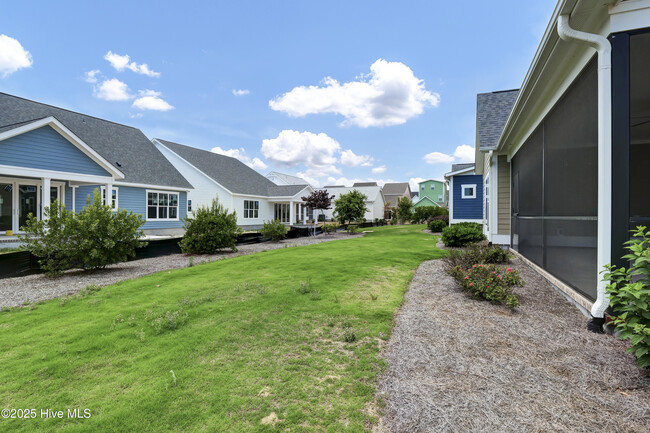 Building Photo - 730 Edgerton Dr