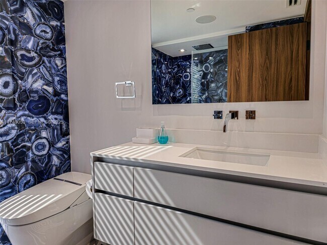 Building Photo - 16699 Collins Ave