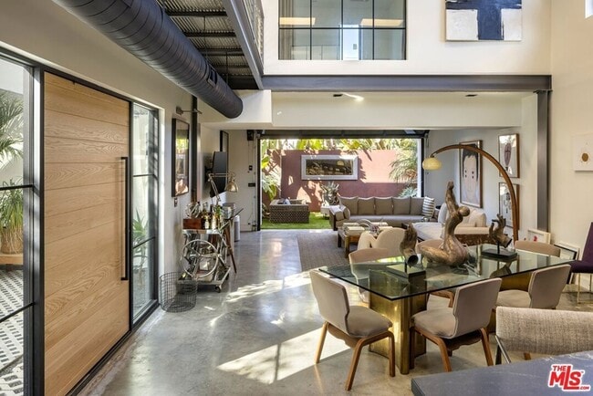 Building Photo - 913 Milwood Ave