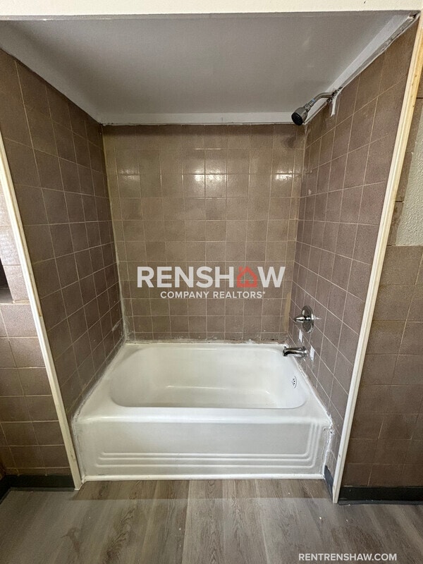 Building Photo - 1423 Lyndale Ave