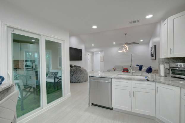Building Photo - 6553 Via Regina
