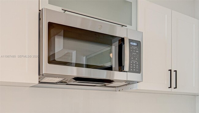 Building Photo - 7350 SW 89th St