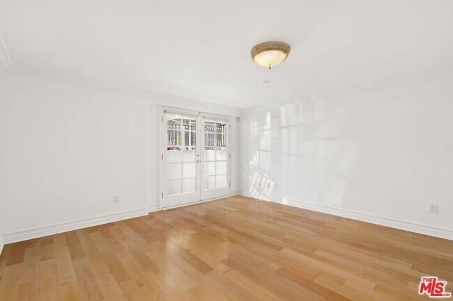 Building Photo - 11723 Mayfield Ave