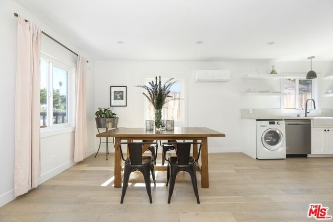 Building Photo - 1269 1/2 S Muirfield Rd