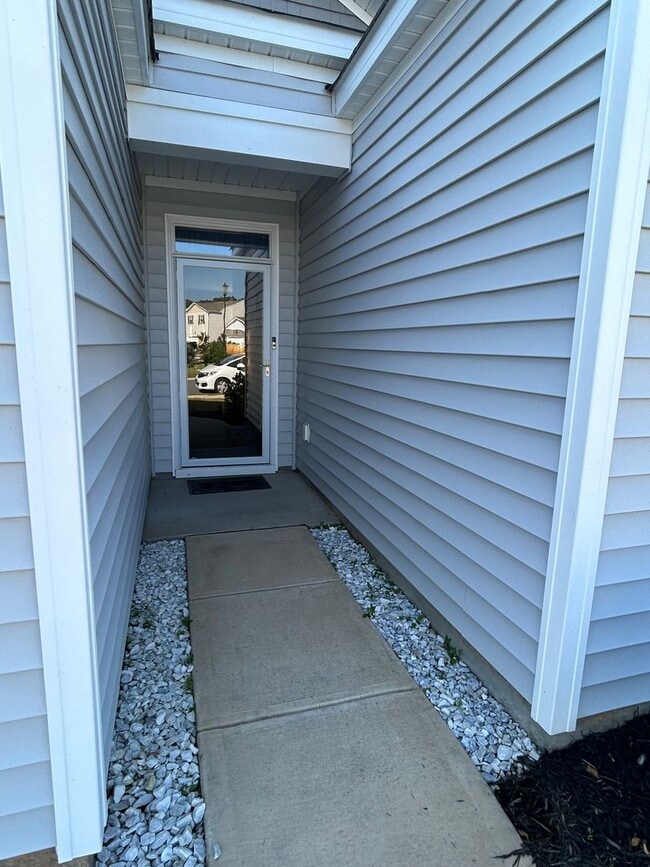 Building Photo - 304 Emery Oak Dr