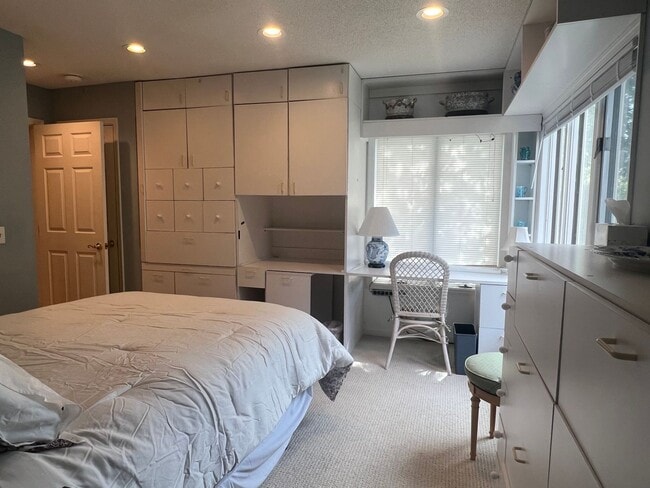 Building Photo - Furnished Waterfront Condo in Hilton Head Plantation - Mariners Pt