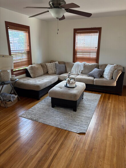 Building Photo - 1015 8th Ave NW