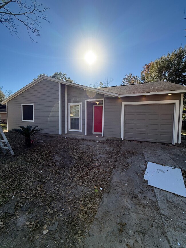 Building Photo - 5109 Maywood Dr