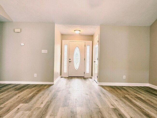 Building Photo - Move In Ready