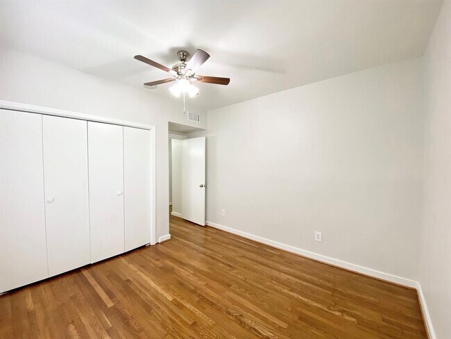 Building Photo - 4021 Mandell St