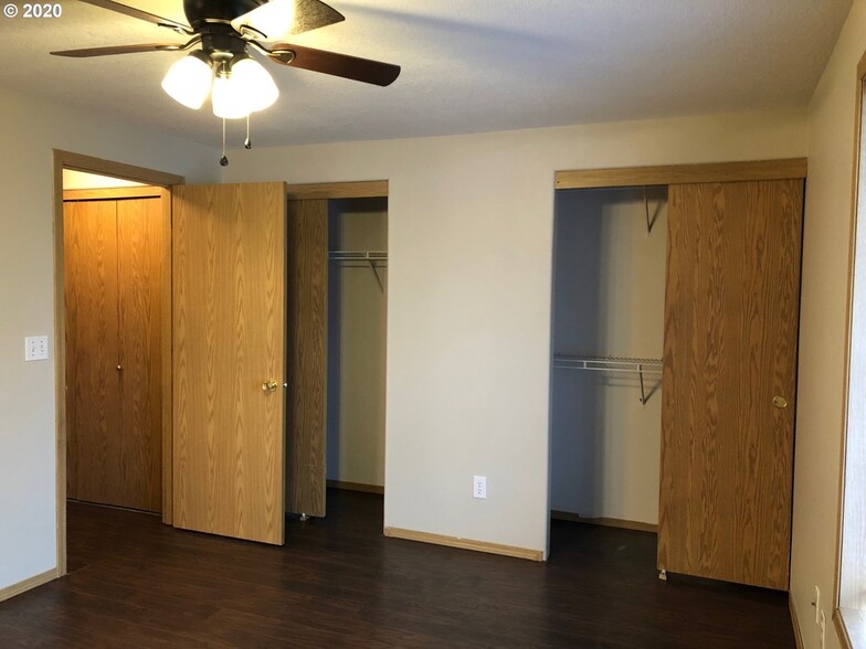 2-3b2b Room1 - 16049 SE Caruthers St