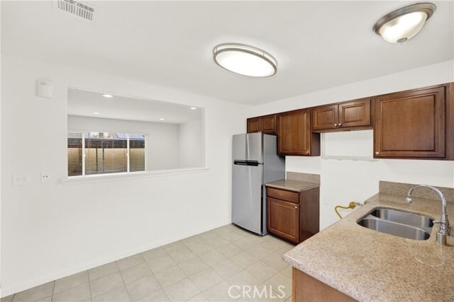 Building Photo - 980 E Mission Ave