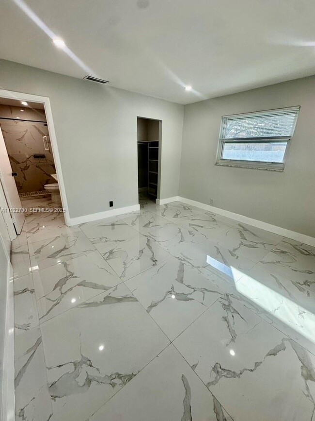 Building Photo - 4681 SW 26th Terrace