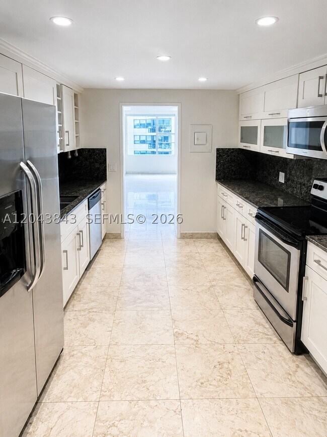 Building Photo - 5255 Collins Ave