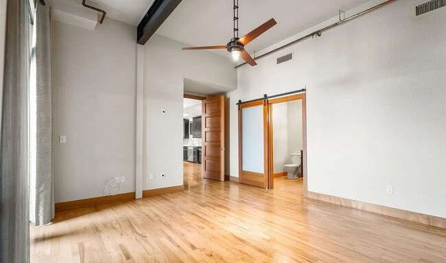 Building Photo - Luxury Old Town Loft in the Prestigious Magnolia Building