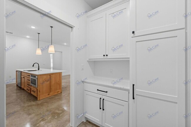 Building Photo - 102 Cardinal Wds