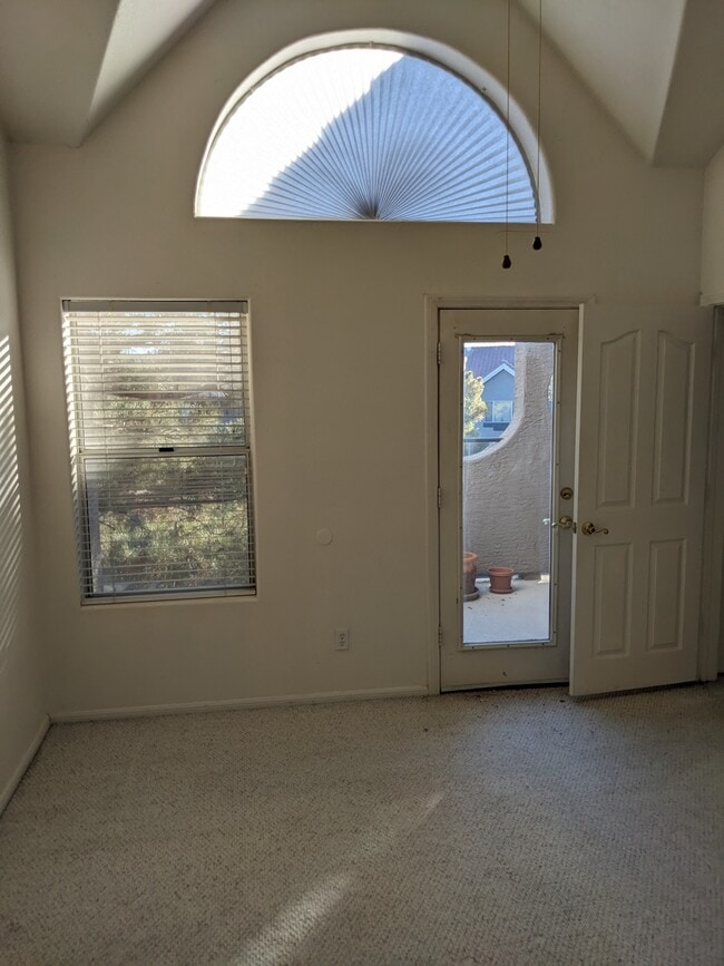 Building Photo - 701 Capri Dr