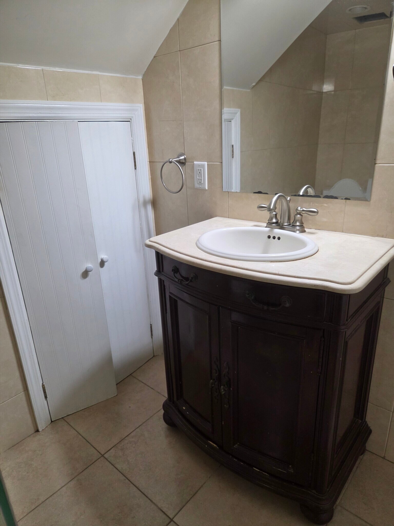 Building Photo - 456 Morse Ave