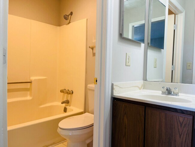 Building Photo - Welcome to Smyrna! Prime location, newly renovated, private fenced backyard, must see!