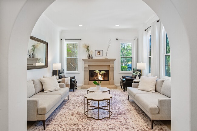 Building Photo - 8005 S Bell Crest Dr