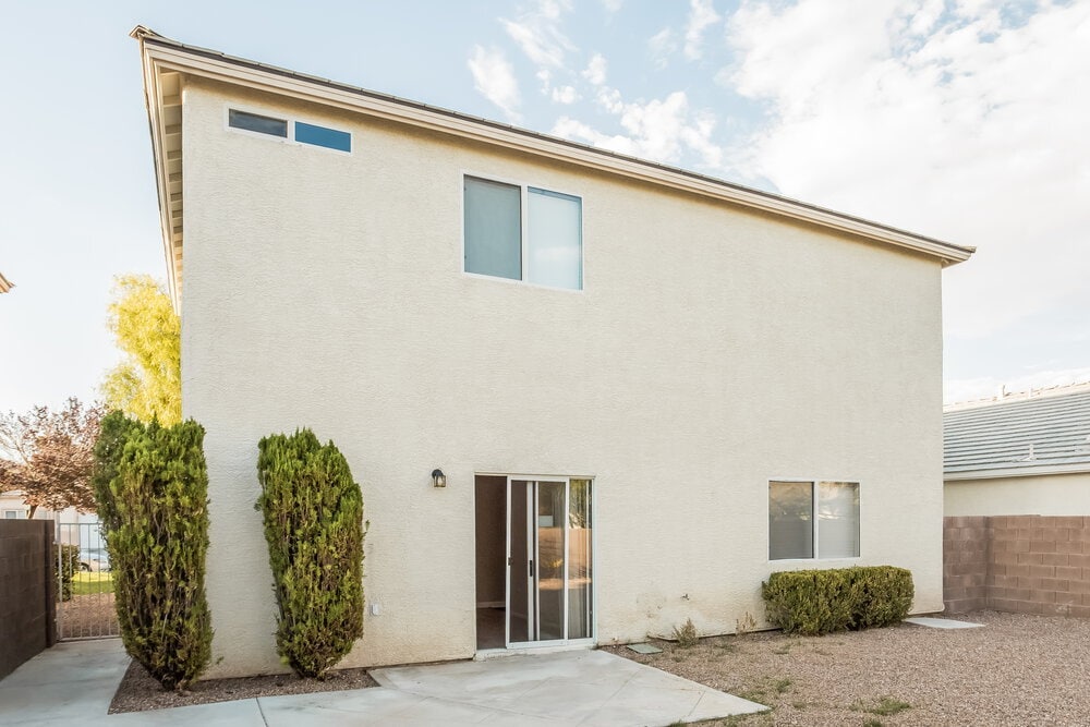 Building Photo - 4933 Royal Lake Ave