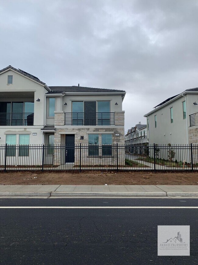Building Photo - 490 W Mahogany Ln