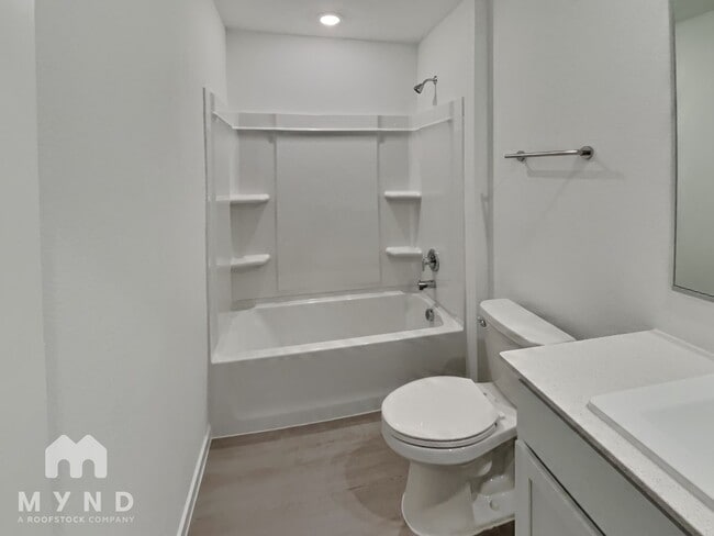 Building Photo - 1262 Basswood Dr