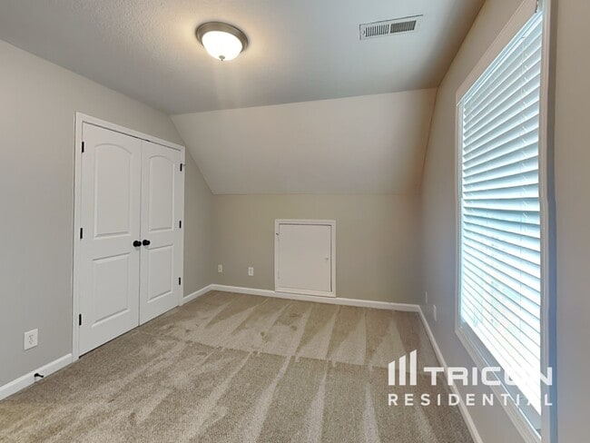 Building Photo - 3450 Southwood Dr