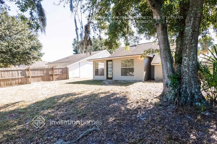 Building Photo - 13333 Laraway Dr