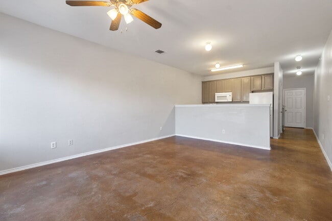 Building Photo - "Spacious 3-Bed Retreat with 2.5 Baths – Your Ideal Home in Universal City!"