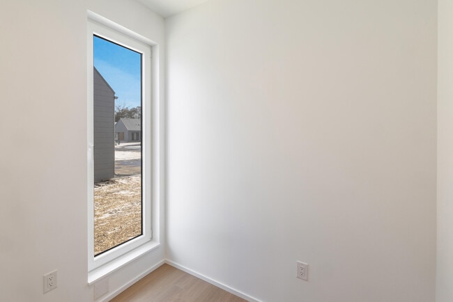 Building Photo - 1170 Harmony Ct