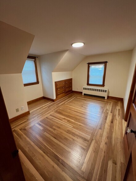 Building Photo - 964 Wellington Rd