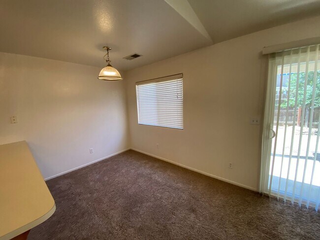 Building Photo - 3848 E Oak Ave