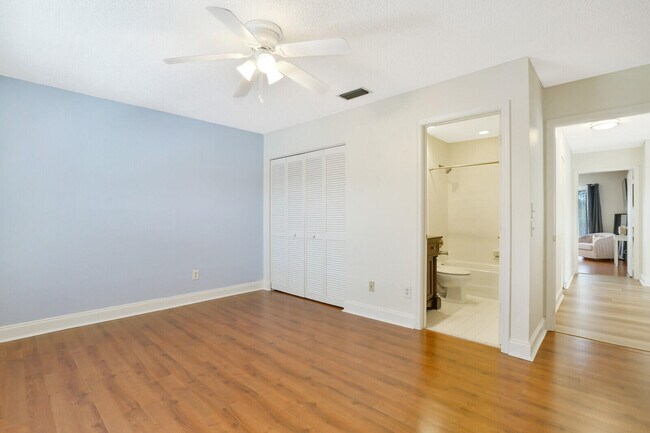 Building Photo - 5804 Fox Hollow Dr