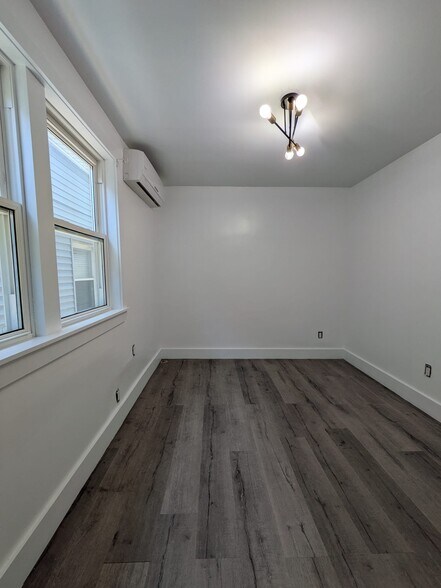 Building Photo - 28 E 47th St