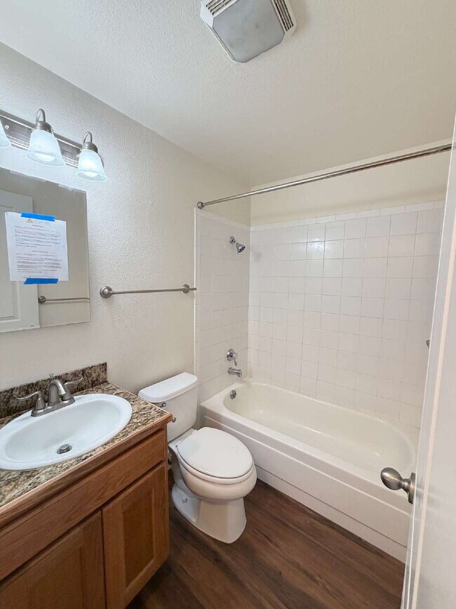 Building Photo - 2-Bedroom Near Mt. Tabor