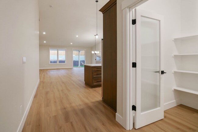 Building Photo - 3Bd/2Ba Single Story Home - Available Early March 2026!