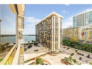 Building Photo - 1865 Brickell Ave