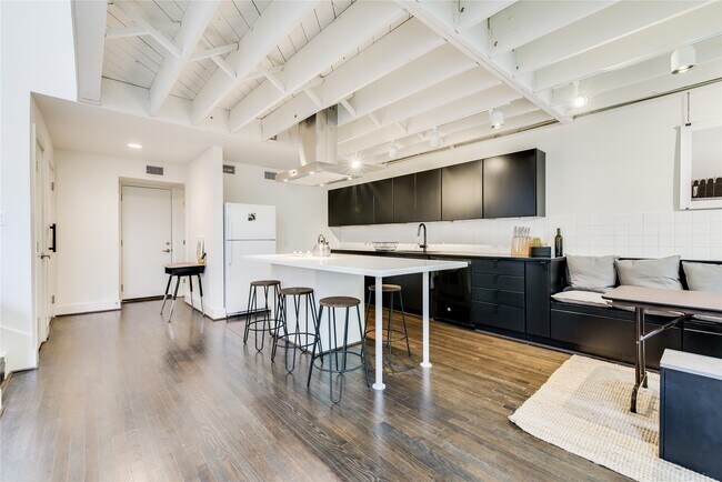 Building Photo - 2409 Yoakum Blvd