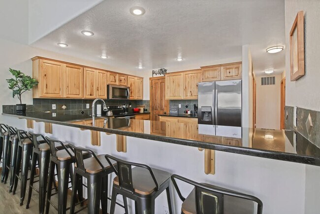 Building Photo - 130 Par Dr