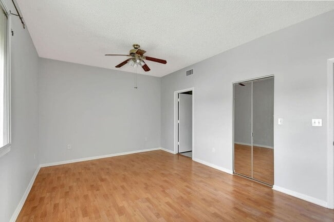 Building Photo - 107 Half Moon Cir