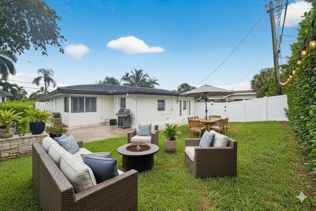 Building Photo - 4442 Sea Grape Dr