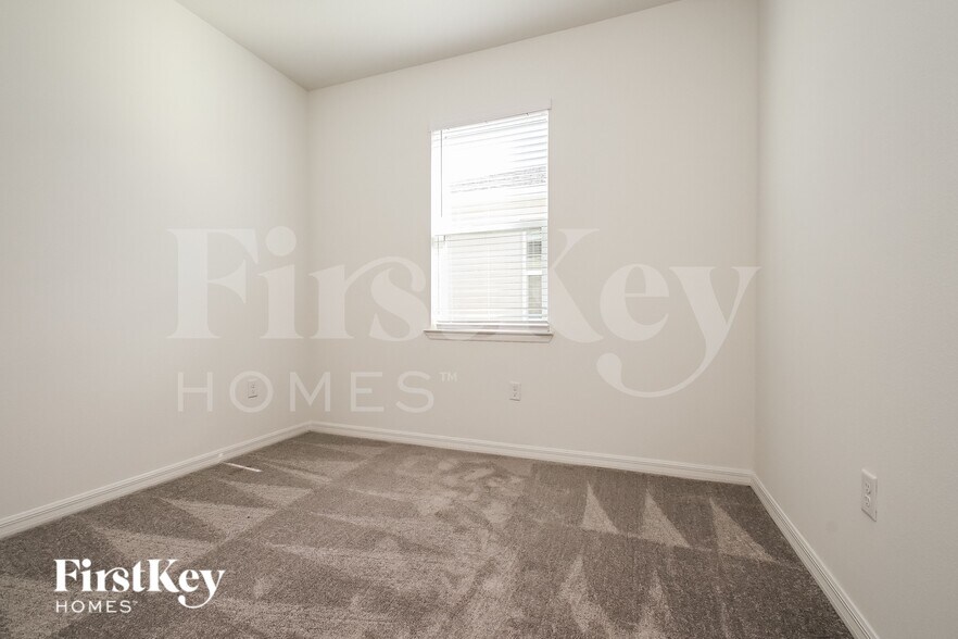 Building Photo - 564 Crown Rose Dr