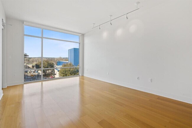 Building Photo - 210 Lee Barton Dr