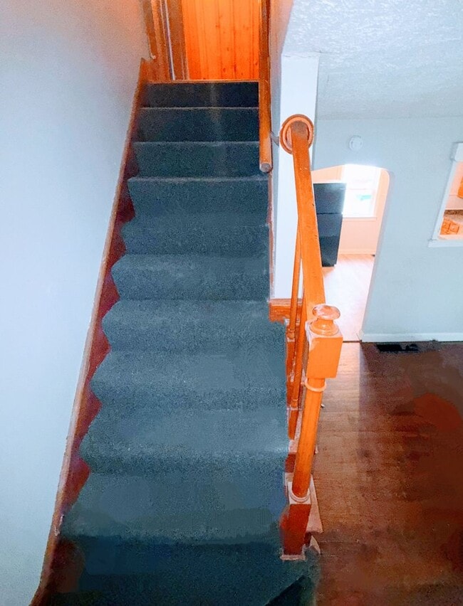 Building Photo - 4 Bedroom 1 Bathroom Home