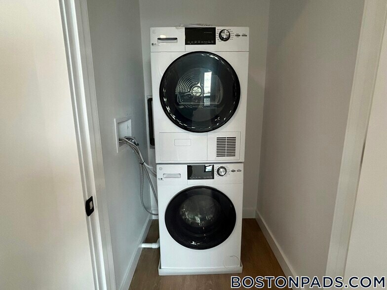 Building Photo - 199 Gardner St