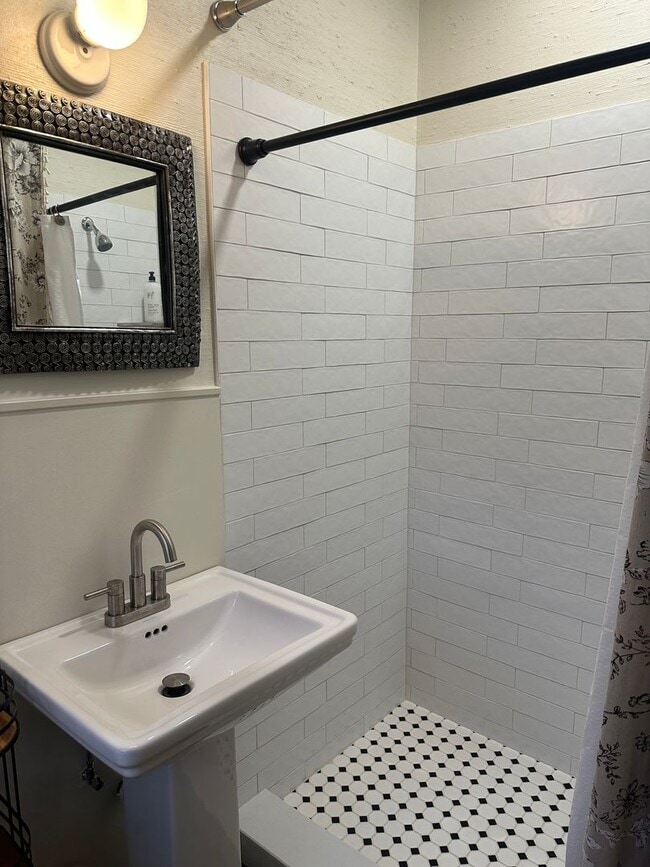 Building Photo - Cottage on Elm Creek;  fully furnished, all bills paid!