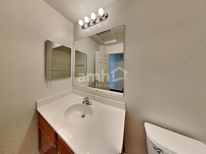 Building Photo - 4228 S 100th Dr