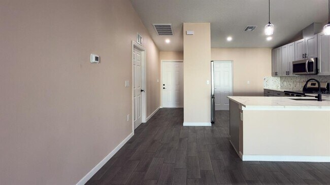 Building Photo - 11154 Pendleton Ave