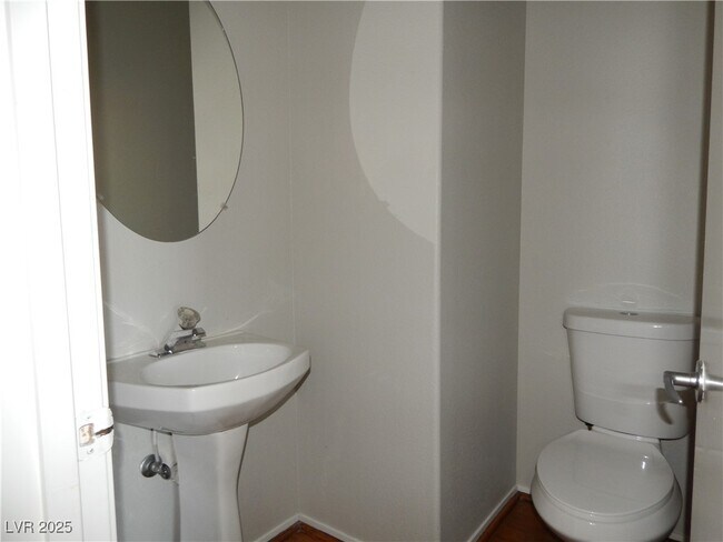 Building Photo - 1032 Sweeping Ivy Ct